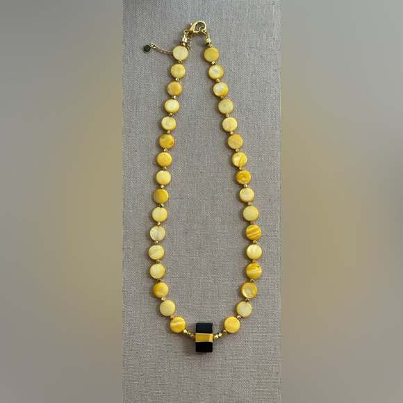 20 inch Mother of Pearl coin bead necklace NWOT - Picture 9 of 12